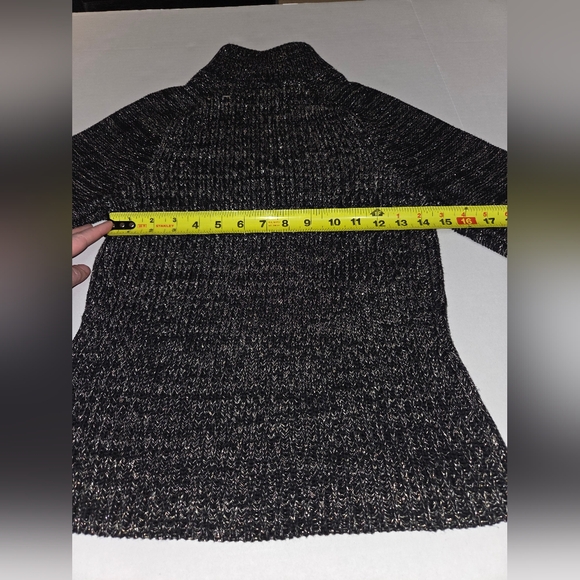 Moda International Black and Cream Sweater  EUC size M - Picture 9 of 9